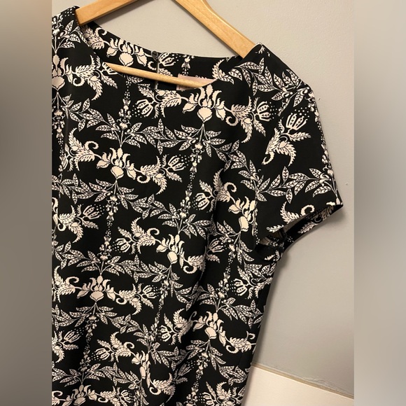 Damask Pattern Shift Dress - Picture 3 of 10